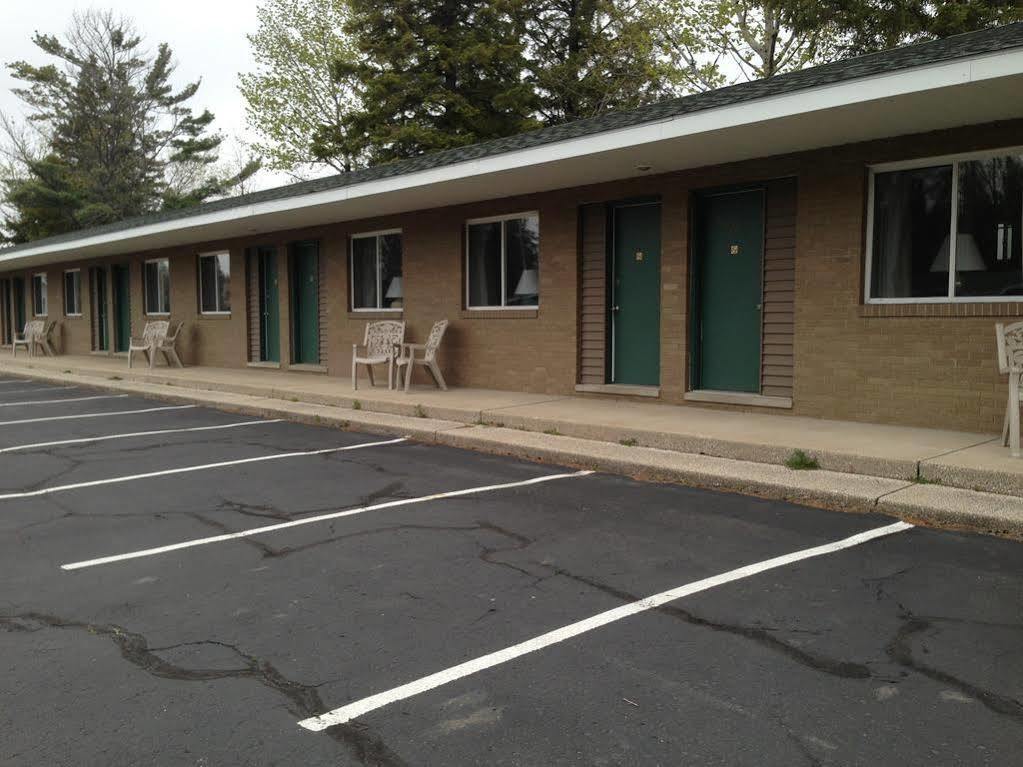 Capri Motel Mackinaw City Exterior foto